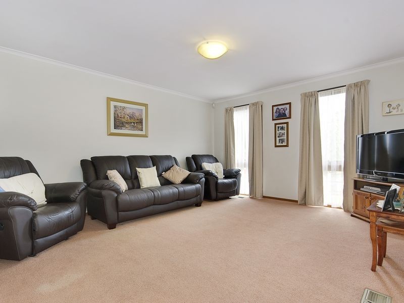 1/2 Snow Gum Close, Rowville VIC 3178