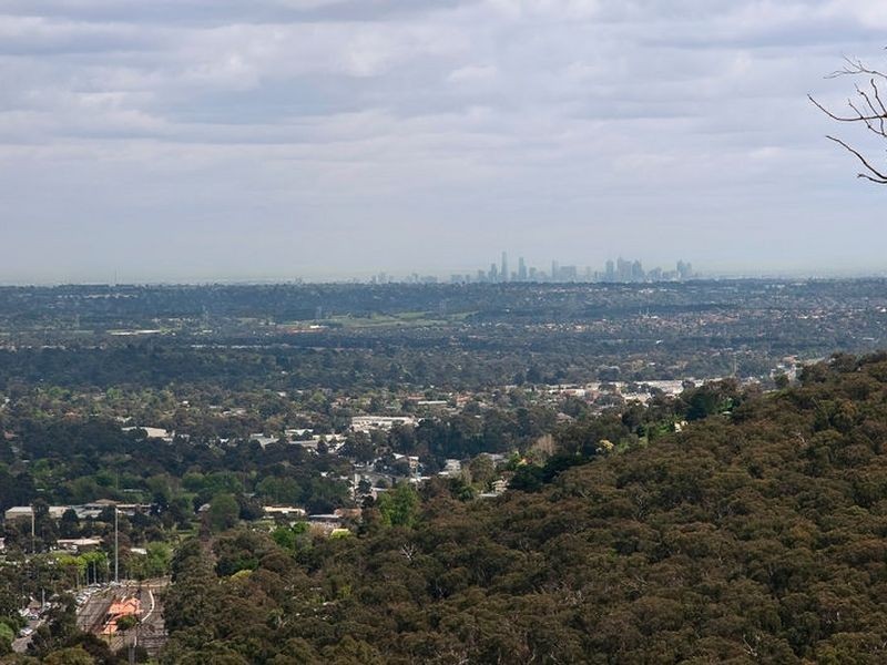 8 Jones Avenue, Upper Ferntree Gully VIC 3156