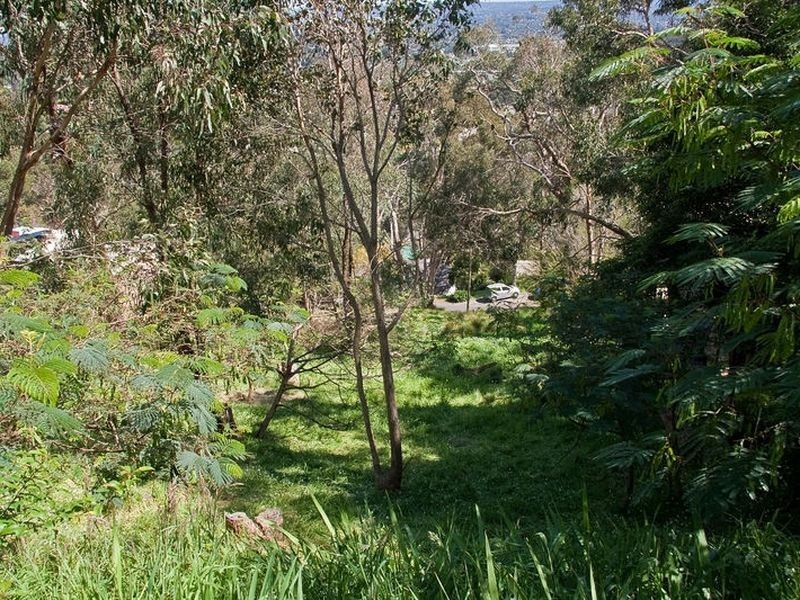 8 Jones Avenue, Upper Ferntree Gully VIC 3156
