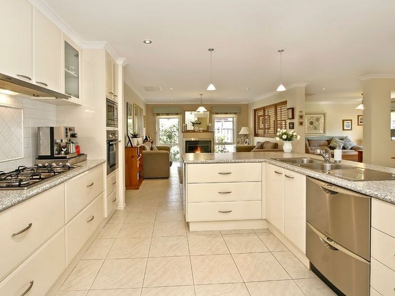 28 Paringa Drive, Ferntree Gully VIC 3156