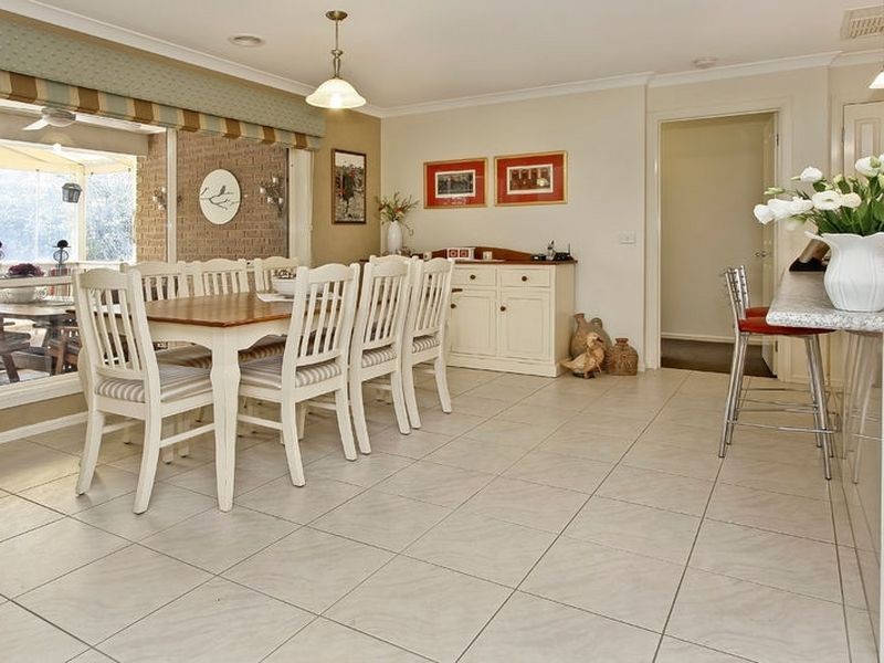 28 Paringa Drive, Ferntree Gully VIC 3156