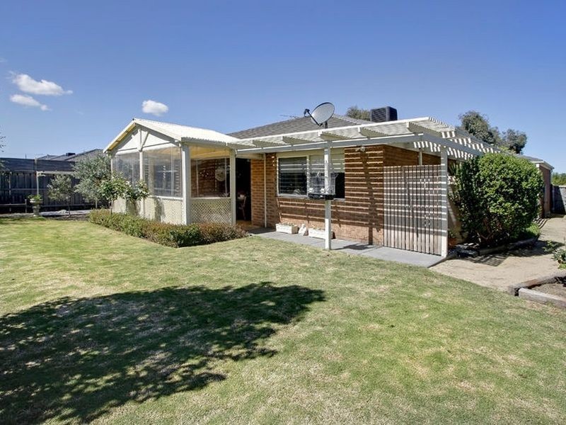 28 Paringa Drive, Ferntree Gully VIC 3156
