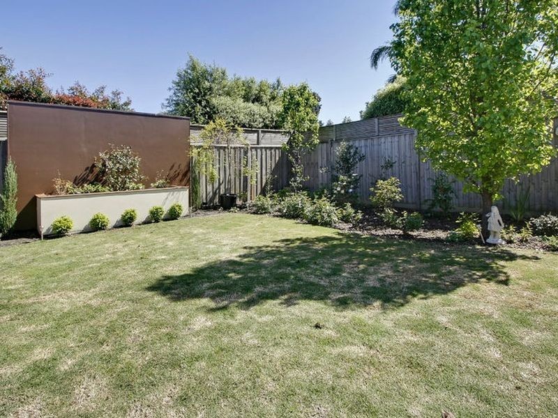 28 Paringa Drive, Ferntree Gully VIC 3156