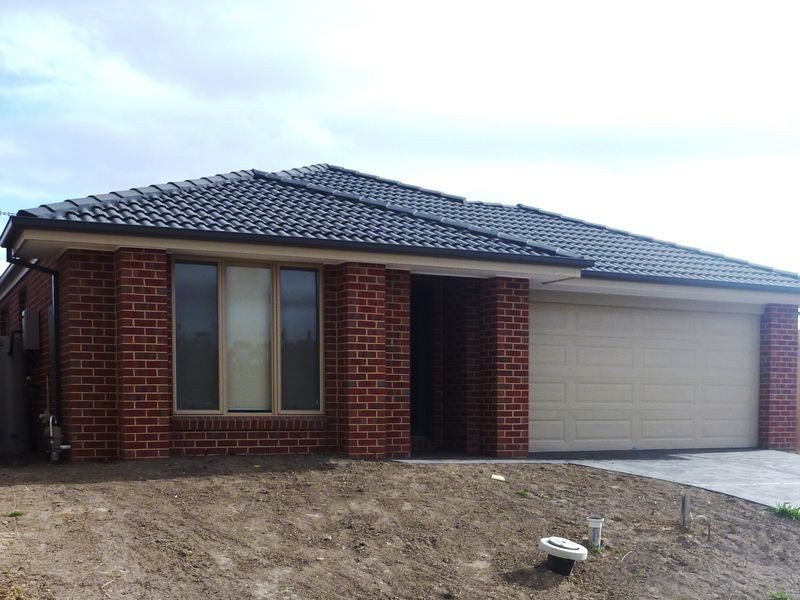8 Shakespeare Court, Drouin VIC 3818