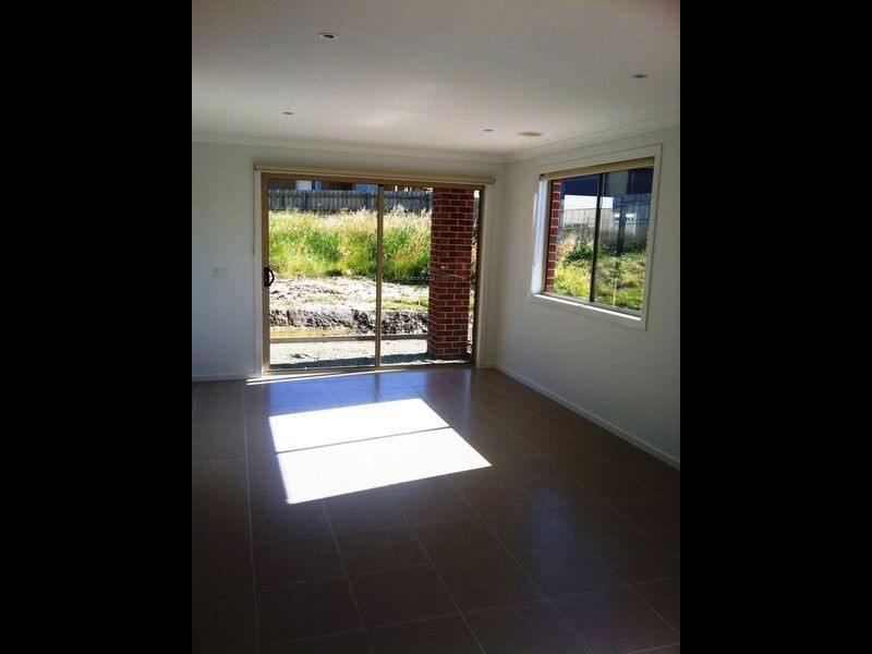 8 Shakespeare Court, Drouin VIC 3818