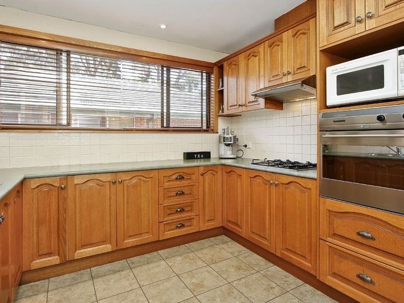 24 Deschamp Crescent, Rowville VIC 3178