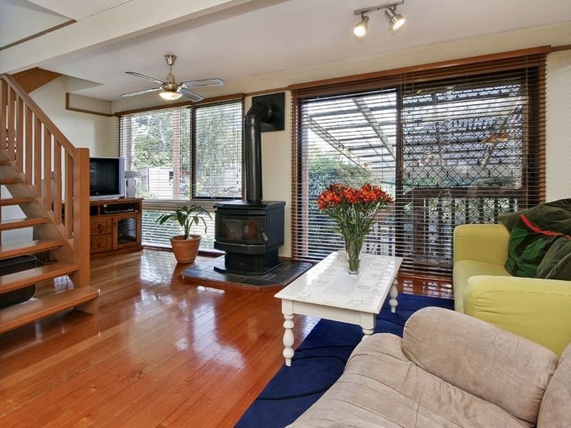 24 Deschamp Crescent, Rowville VIC 3178