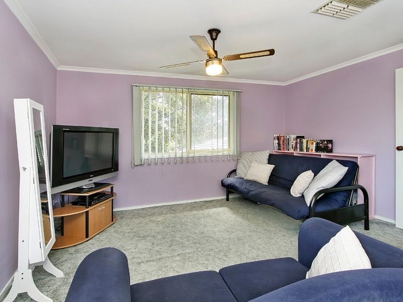 24 Deschamp Crescent, Rowville VIC 3178