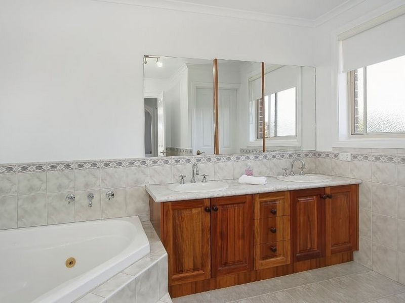 65 Vista Crescent, Rowville VIC 3178