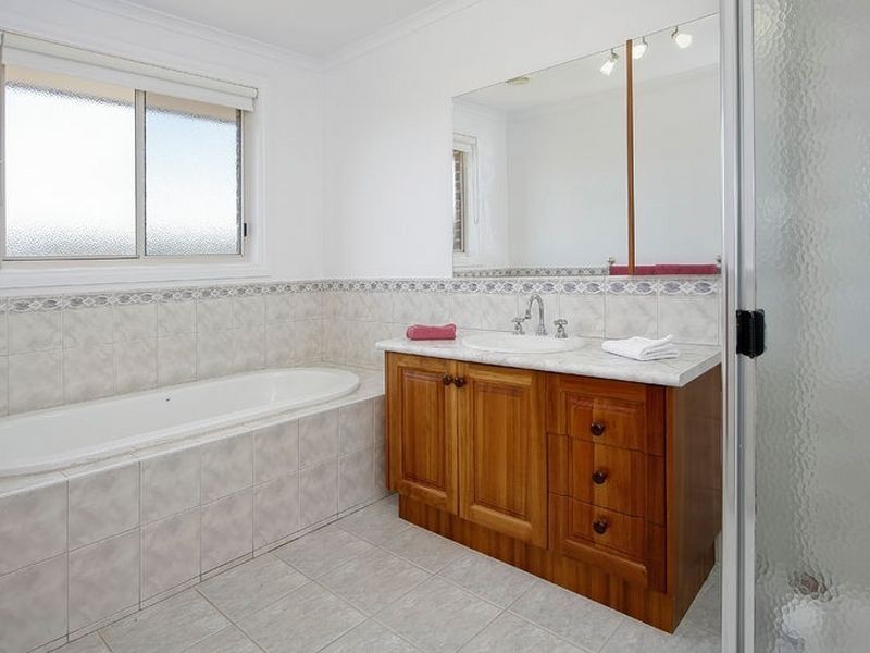 65 Vista Crescent, Rowville VIC 3178