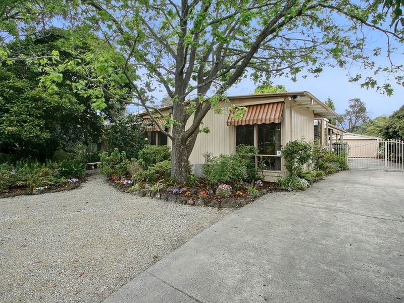 24 Philip Road, Knoxfield VIC 3180