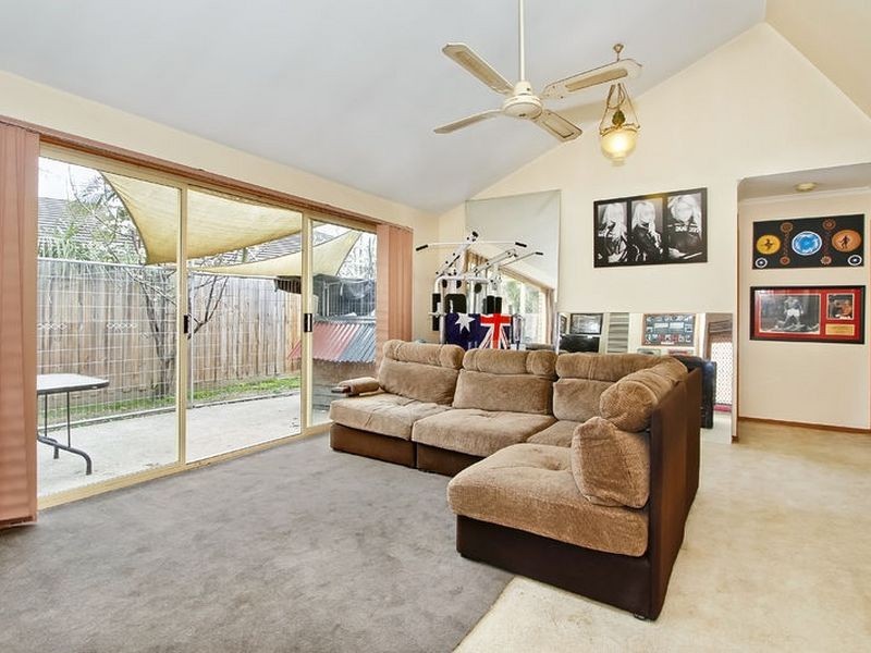 18 Hampshire Court, Rowville VIC 3178