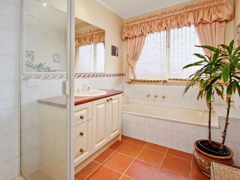 7 Tivoli Gardens, Rowville VIC 3178