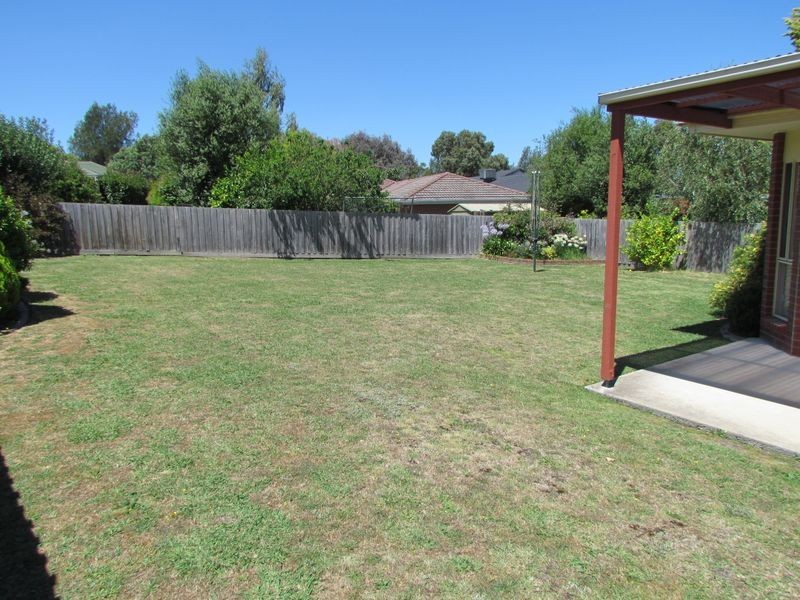 18 Erie Avenue, Rowville VIC 3178