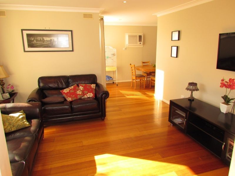 1 Laura Road, Knoxfield VIC 3180