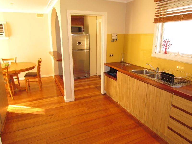 1 Laura Road, Knoxfield VIC 3180