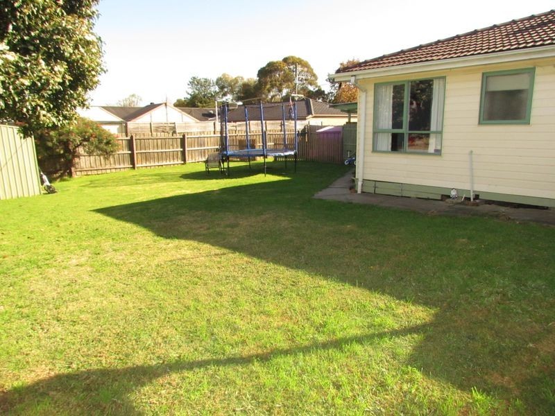 1 Laura Road, Knoxfield VIC 3180