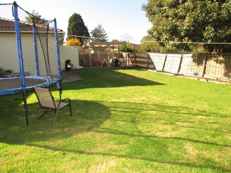 1 Laura Road, Knoxfield VIC 3180