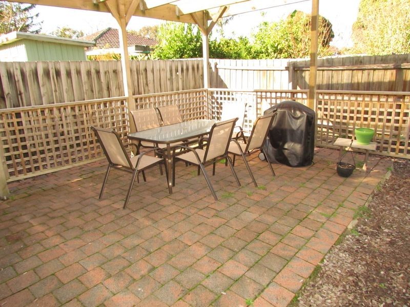 1 Laura Road, Knoxfield VIC 3180