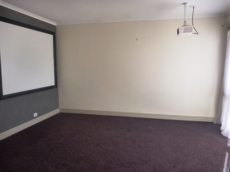 4 Chalcot Drive, Endeavour Hills VIC 3802