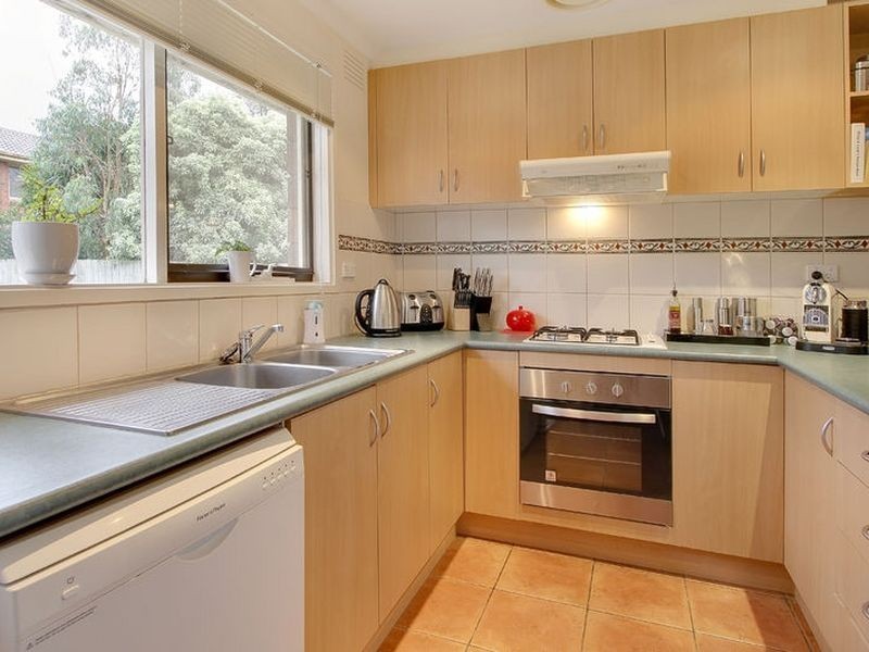 8 Blaxland Drive, Rowville VIC 3178