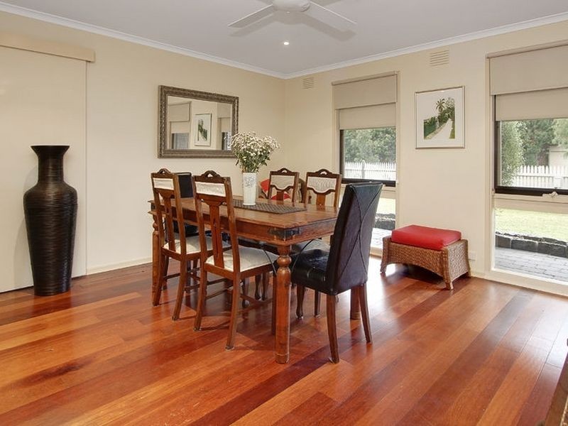8 Blaxland Drive, Rowville VIC 3178