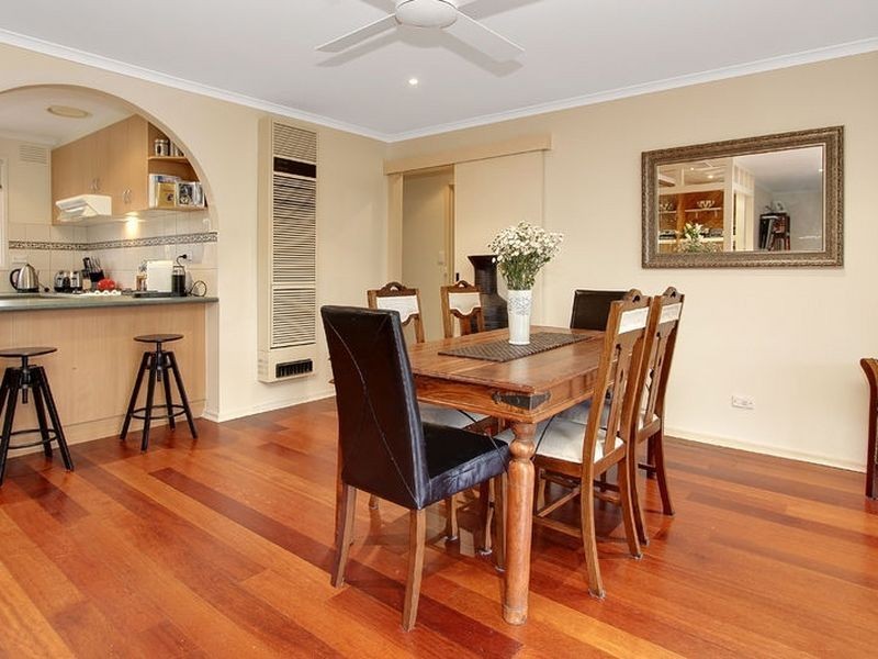 8 Blaxland Drive, Rowville VIC 3178