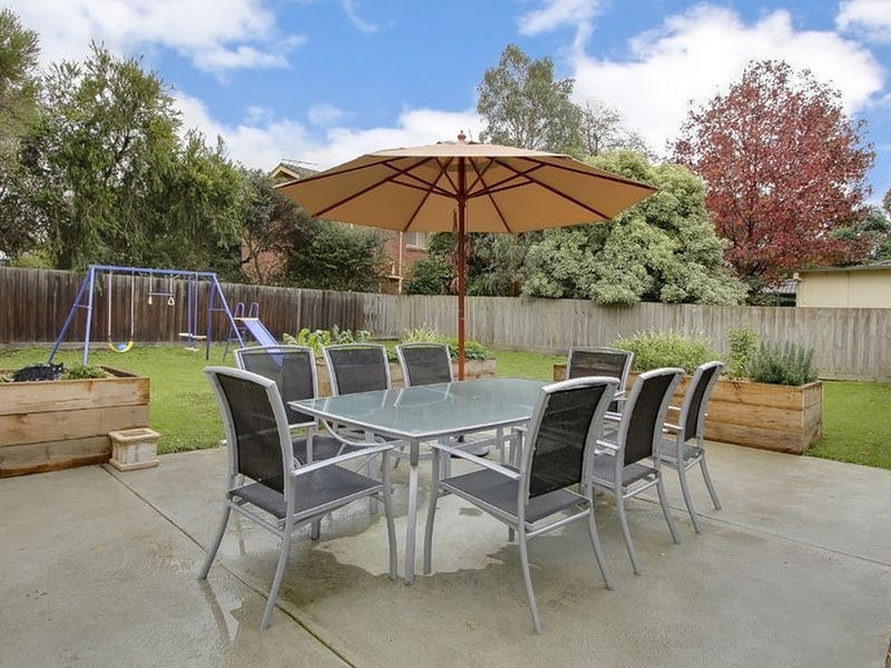 8 Blaxland Drive, Rowville VIC 3178