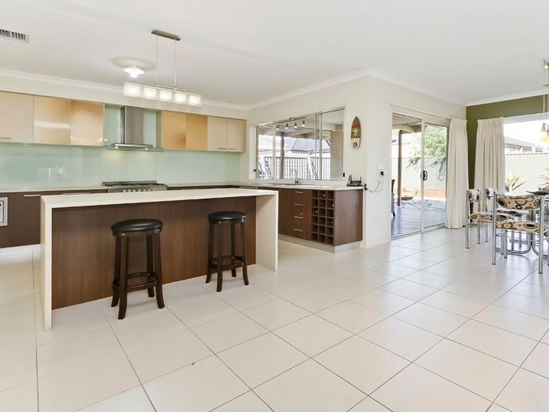 4 Prosperity Avenue, Cranbourne North VIC 3977