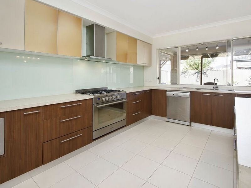 4 Prosperity Avenue, Cranbourne North VIC 3977