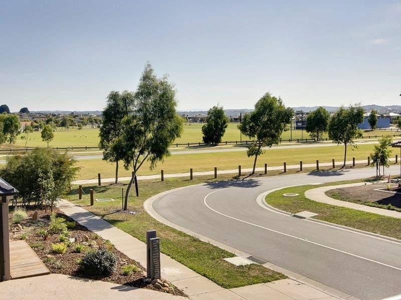 4 Prosperity Avenue, Cranbourne North VIC 3977