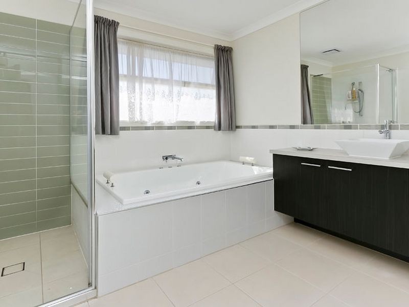 4 Prosperity Avenue, Cranbourne North VIC 3977