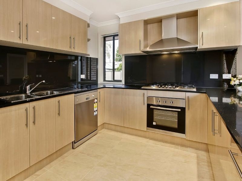 2/3 Fourth Avenue, Rowville VIC 3178