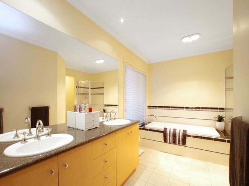 15 Lexington Close, Rowville VIC 3178