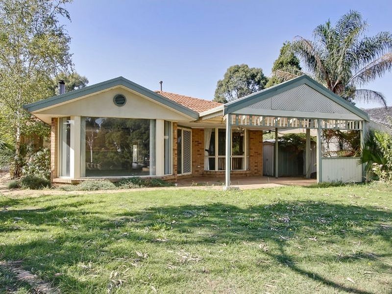 2 Cairn Curren Close, Rowville VIC 3178