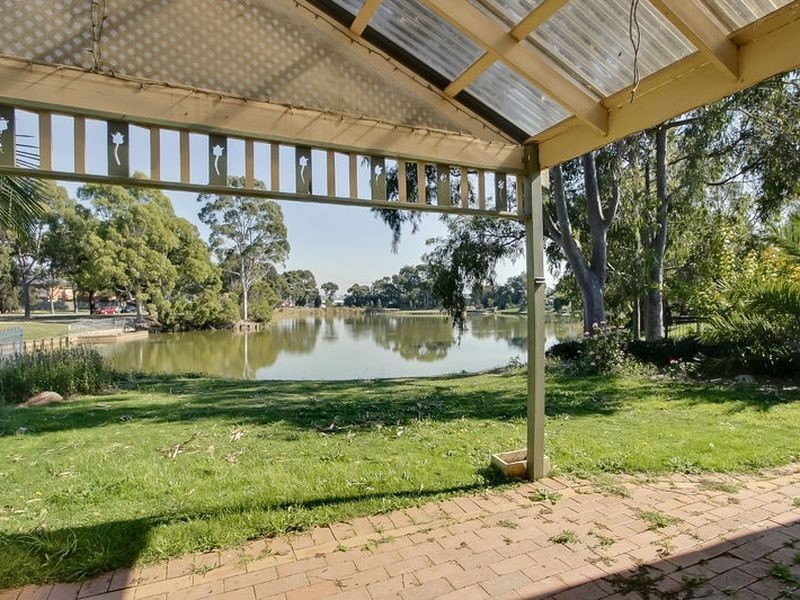 2 Cairn Curren Close, Rowville VIC 3178