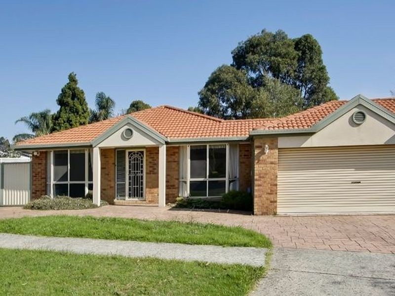 2 Cairn Curren Close, Rowville VIC 3178