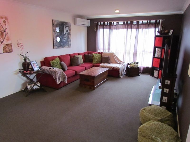 8 Greenaway Terrace, Cranbourne East VIC 3977