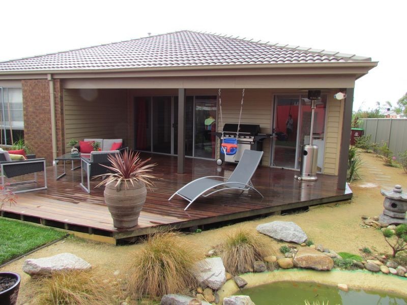 8 Greenaway Terrace, Cranbourne East VIC 3977