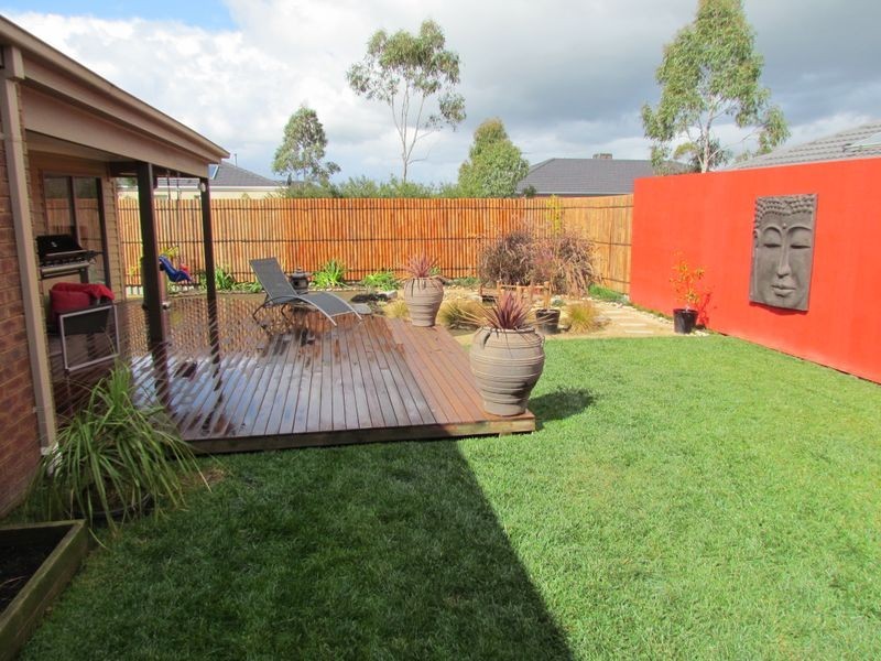 8 Greenaway Terrace, Cranbourne East VIC 3977