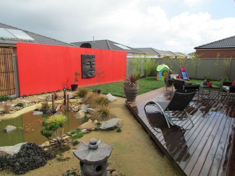 8 Greenaway Terrace, Cranbourne East VIC 3977