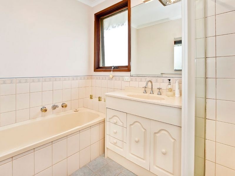 17 Ashby Drive, Dandenong North VIC 3175