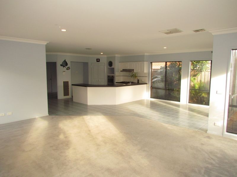 37 Sovereign Crest Boulevard, Rowville VIC 3178