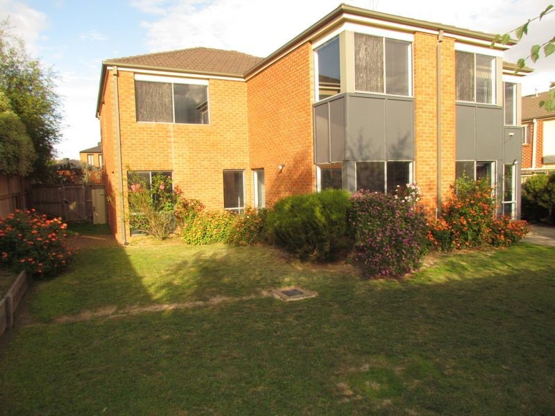 37 Sovereign Crest Boulevard, Rowville VIC 3178