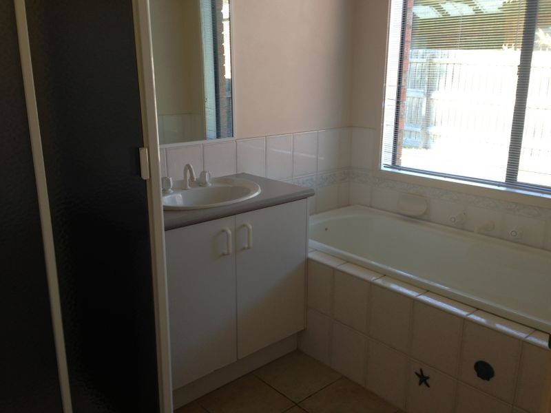 96 Kelbourne Drive, Rowville VIC 3178