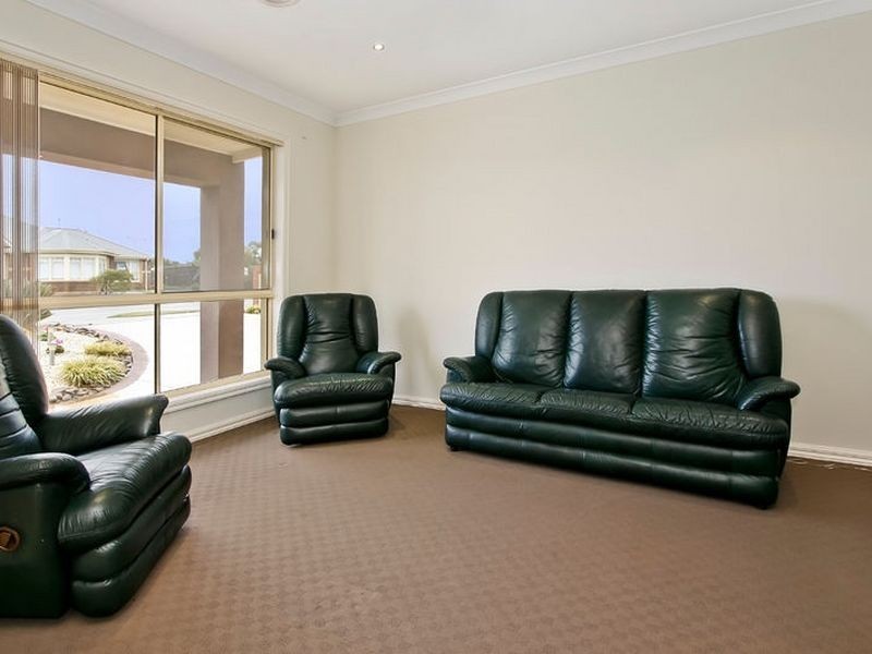 22 Aylmer Road, Lynbrook VIC 3975