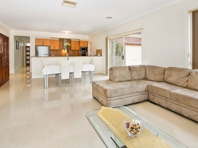 22 Aylmer Road, Lynbrook VIC 3975