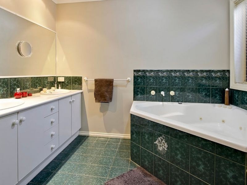 5 Moama Place, Rowville VIC 3178