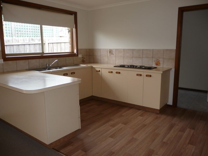 2/194 Gladstone Road, Dandenong North VIC 3175