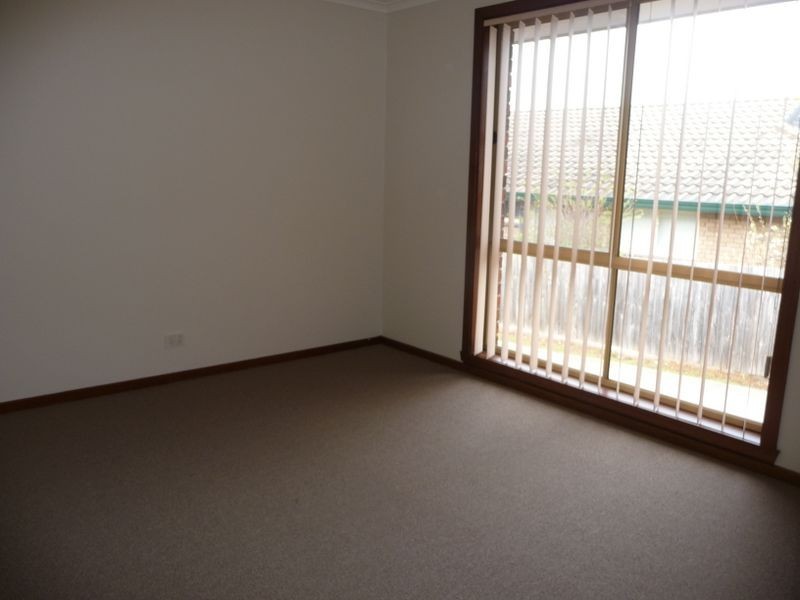 2/194 Gladstone Road, Dandenong North VIC 3175